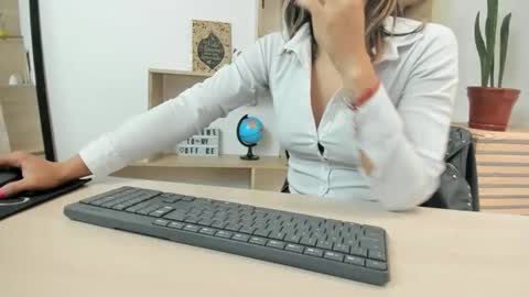 Merlina online show from November 17, 4:13 pm