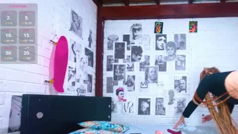 Snapshot of merlinabad chatting on December 2, 11:51 pm AURORA online show from December 2, 11:51 pm