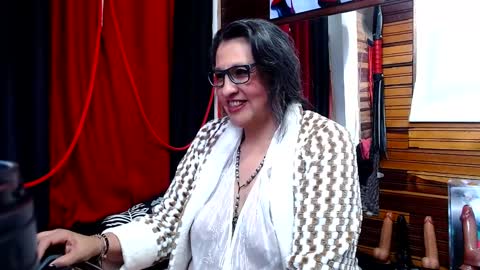 Snapshot of merlyna_goldens chatting on December 19, 9:29 am My next birthday is December 11th. online show from December 19, 9:29 am