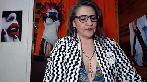 Snapshot of merlyna_goldens chatting on January 28, 9:19 am My next birthday is December 11th. online show from January 28, 9:19 am