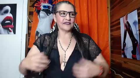 Snapshot of merlyna_goldens chatting on February 5, 9:15 am My next birthday is December 11th. online show from February 5, 9:15 am