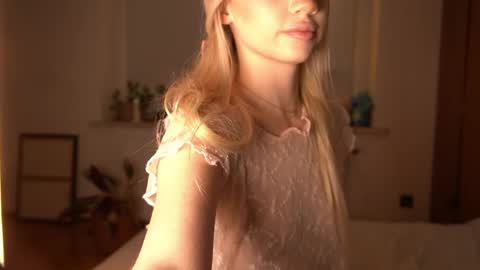 Snapshot of mermaids_ chatting on April 3, 7:45 pm Lara OFFLINE online show from April 3, 7:45 pm