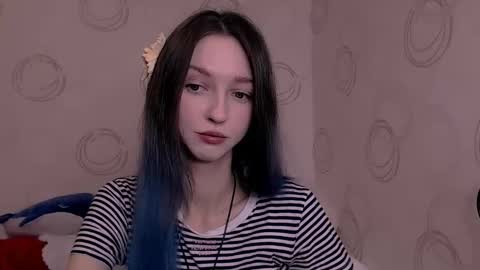 mermaidvibestides online show from November 9, 9:24 pm