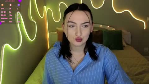 Snapshot of merrydearr chatting on April 16, 12:00 am Merry online show from April 16, 12:00 am