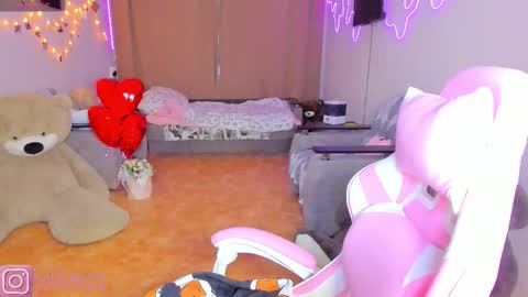 Sara online show from February 25, 2:48 pm