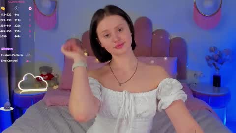 Snapshot of merylew chatting on February 25, 6:36 am Anna online show from February 25, 6:36 am