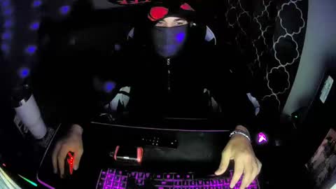 Snapshot of mesmereyes chatting on December 17, 9:50 am mesmereyes online show from December 17, 9:50 am