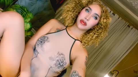 Snapshot of mesmerizingfuckdoll chatting on January 6, 7:01 am mistress jasmine online show from January 6, 7:01 am