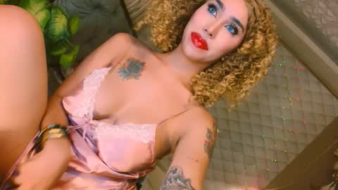 Snapshot of mesmerizingfuckdoll chatting on January 12, 8:52 am mistress jasmine online show from January 12, 8:52 am