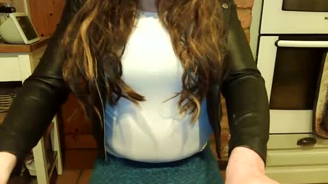 Snapshot of messyxdresser chatting on March 10, 9:29 pm messyxdresser online show from March 10, 9:29 pm