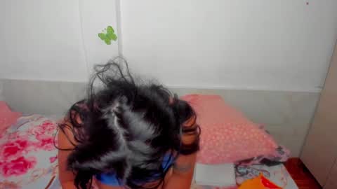 Snapshot of metisha_suhi chatting on February 15, 2:33 pm metisha_suhi online show from February 15, 2:33 pm