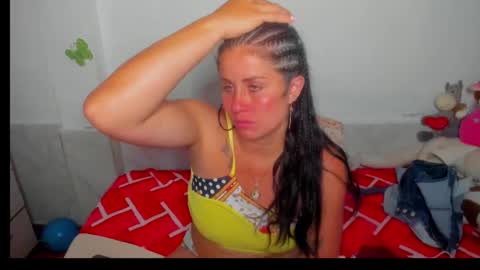 Snapshot of metisha_suhi chatting on March 12, 8:10 pm metisha_suhi online show from March 12, 8:10 pm