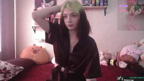 Snapshot of mevis_li chatting on September 20, 3:07 am Mavis online show from September 20, 3:07 am