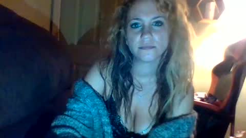 Snapshot of mezzy69 chatting on April 6, 8:15 am mezzy69 online show from April 6, 8:15 am