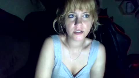 Snapshot of mezzy69 chatting on April 15, 8:43 am mezzy69 online show from April 15, 8:43 am