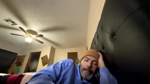 Snapshot of mhalltradesl chatting on February 11, 2:22 pm mhalltradesl online show from February 11, 2:22 pm