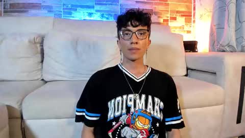 Snapshot of mhatias_ chatting on February 5, 3:33 am MATHIAS online show from February 5, 3:33 am