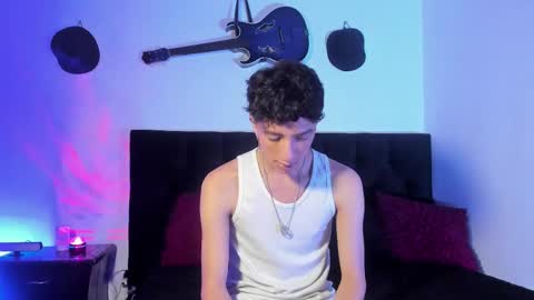 Snapshot of mhatias_ chatting on February 10, 4:05 am MATHIAS online show from February 10, 4:05 am