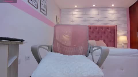 Snapshot of mhellissaw chatting on October 15, 10:59 am melissa online show from October 15, 10:59 am