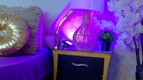 Snapshot of mhia_sweet chatting on April 2, 12:58 pm Mhia online show from April 2, 12:58 pm