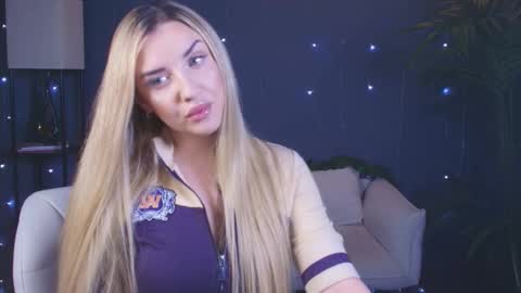 Snapshot of mi1a_ chatting on December 18, 3:01 am mi1a_ online show from December 18, 3:01 am