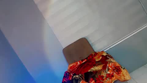 Snapshot of mi_amor18 chatting on January 2, 8:17 am Hera online show from January 2, 8:17 am