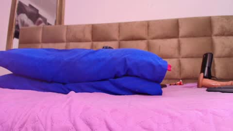 Emi online show from February 3, 10:21 pm