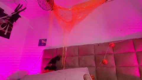 Emi online show from October 30, 7:14 pm