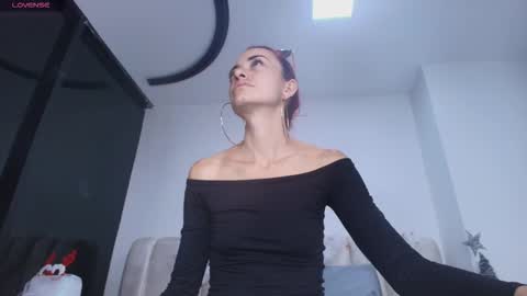 Emi online show from December 21, 7:10 pm