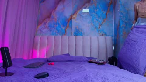 Emi online show from February 19, 7:54 pm