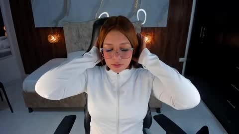 Violett online show from May 2, 8:14 pm