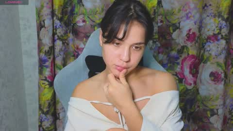 Snapshot of mia___lunaa chatting on October 27, 7:18 pm Mia online show from October 27, 7:18 pm