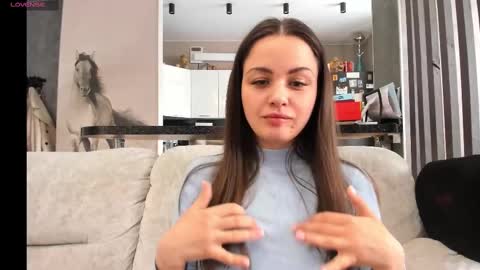 Mia online show from March 4, 7:19 am