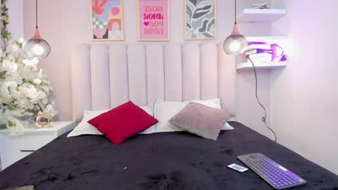 mia__bailey_ online show from May 8, 3:34 am