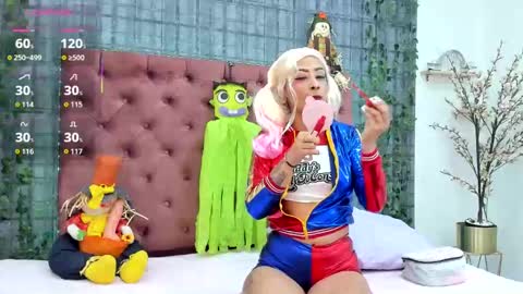 Snapshot of mia__coluccy chatting on October 28, 1:09 am Mia online show from October 28, 1:09 am