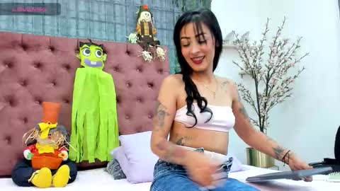Snapshot of mia__coluccy chatting on October 30, 3:52 am Mia online show from October 30, 3:52 am