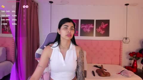 Mia online show from July 4, 12:33 pm