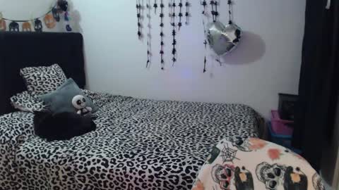 mia online show from January 9, 4:04 am