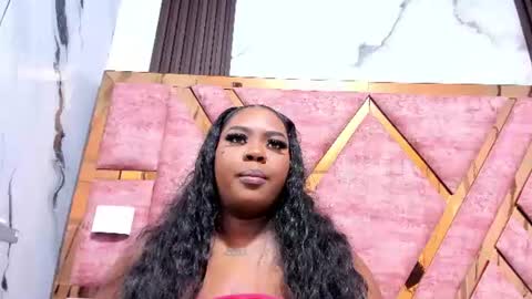 Mia online show from July 2, 11:49 am