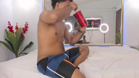 mia_and_masterboy online show from December 10, 2:48 am