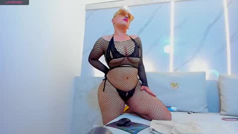 Mia  online show from January 7, 6:45 pm