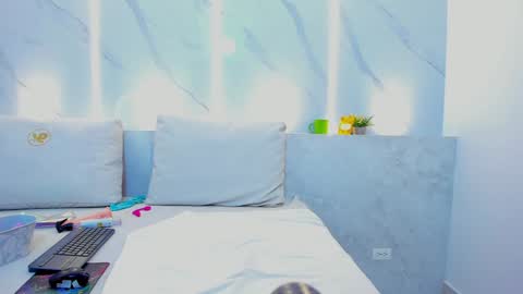 Mia  online show from January 30, 7:59 pm