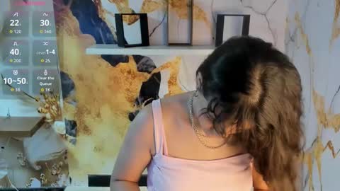 Mia online show from February 7, 7:06 pm