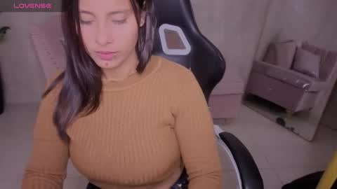 Snapshot of mia_belve_a chatting on May 5, 12:46 pm Mia online show from May 5, 12:46 pm