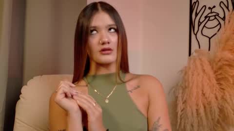 Snapshot of mia_benett_ chatting on March 13, 1:40 pm Mia Benett online show from March 13, 1:40 pm