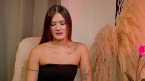 Snapshot of mia_benett_ chatting on March 16, 1:15 pm Mia Benett online show from March 16, 1:15 pm