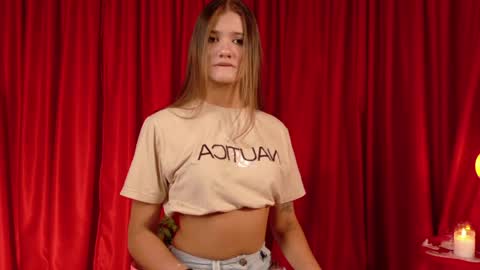 Snapshot of mia_benett_ chatting on April 4, 12:42 am Mia Benett online show from April 4, 12:42 am