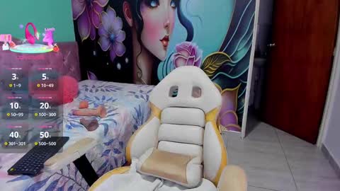 Snapshot of mia_bigtits_17 chatting on October 25, 9:31 pm Mia online show from October 25, 9:31 pm