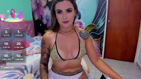 Snapshot of mia_bigtits_17 chatting on October 29, 8:54 pm Mia online show from October 29, 8:54 pm