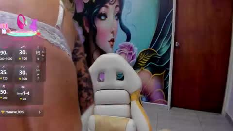 Snapshot of mia_bigtits_17 chatting on November 12, 8:41 pm Mia online show from November 12, 8:41 pm